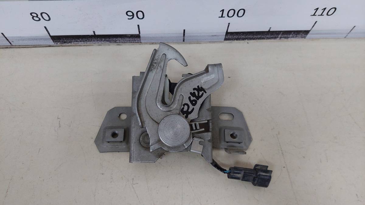 Замок капота Volvo C30 (MK) 2006-2013