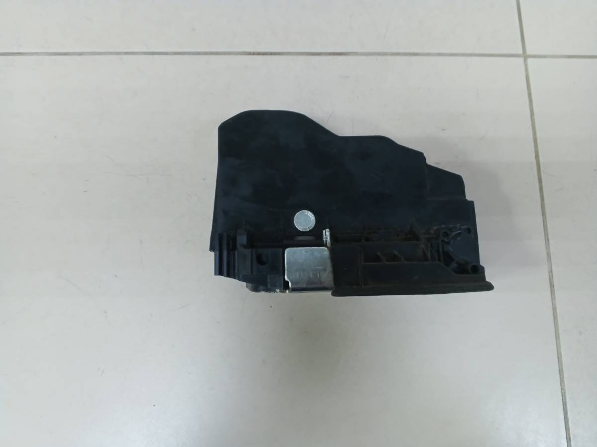Замок двери задней левой BMW X5 E70 2007-2013