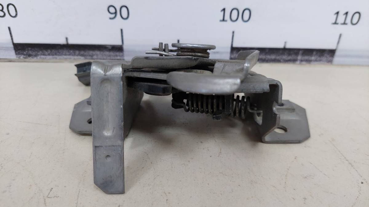 Замок капота Volvo C30 (MK) 2006-2013